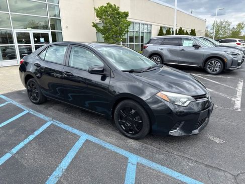 Used 2015 Toyota Corolla LE FWD image 3