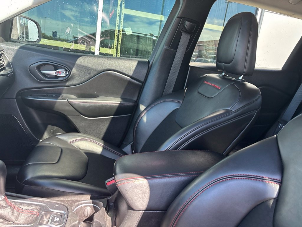 Used 2019 Jeep Cherokee Trailhawk w/ Comfort/Convenience Group AWD/4WD image 6