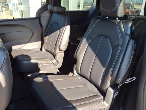 New 2026 Chrysler Pacifica Select image 16