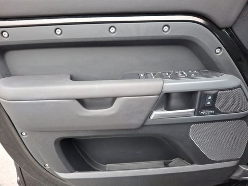 Used 2024 Land Rover Defender 110 X-Dynamic SE image 5