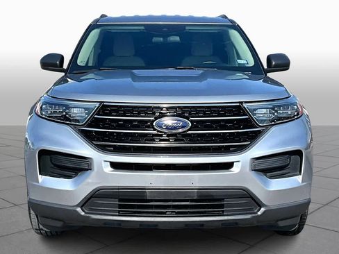 Used 2020 Ford Explorer XLT image 4