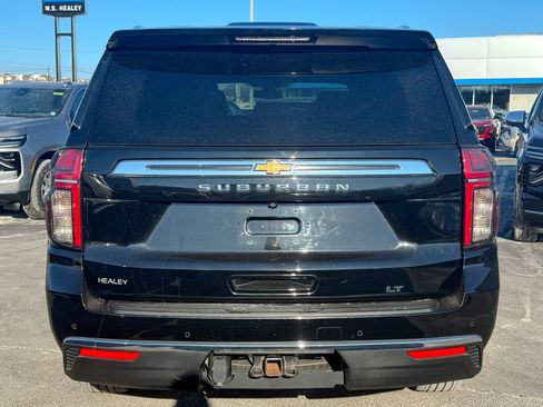 Used 2022 Chevrolet Suburban LT image 6