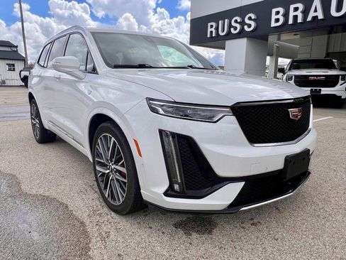 Used 2023 Cadillac XT6 Sport w/ Platinum Package image 3