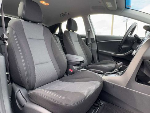 Used 2016 Hyundai Elantra GT w/ Option Group 02 image 25