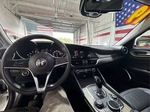Used 2019 Alfa Romeo Giulia Ti RWD image 22
