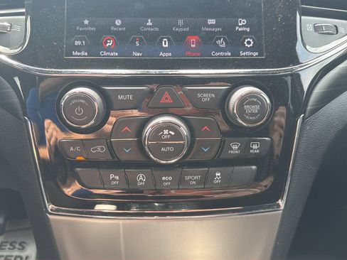 Used 2022 Jeep Grand Cherokee Laredo X AWD/4WD image 24