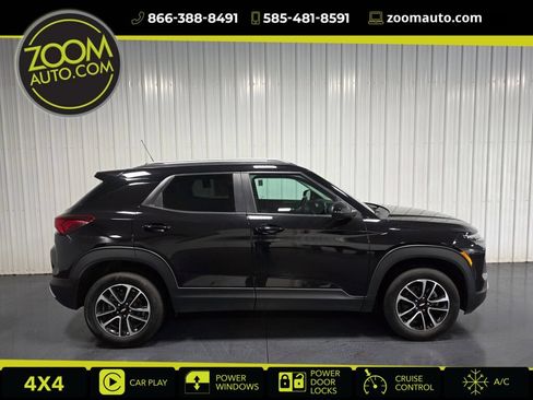 Used 2024 Chevrolet TrailBlazer LT w/ LT Cold Weather Package AWD/4WD image 1