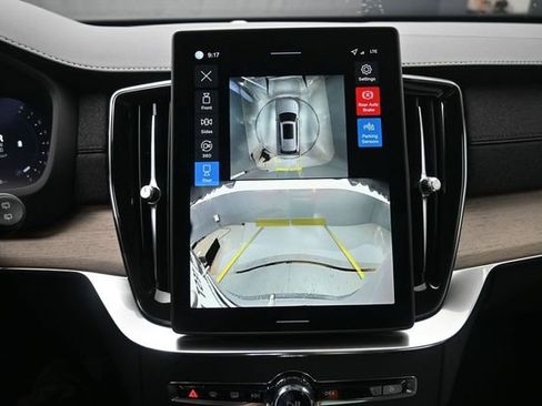New 2026 Volvo XC90 B6 Plus w/ Protection Package AWD/4WD image 13