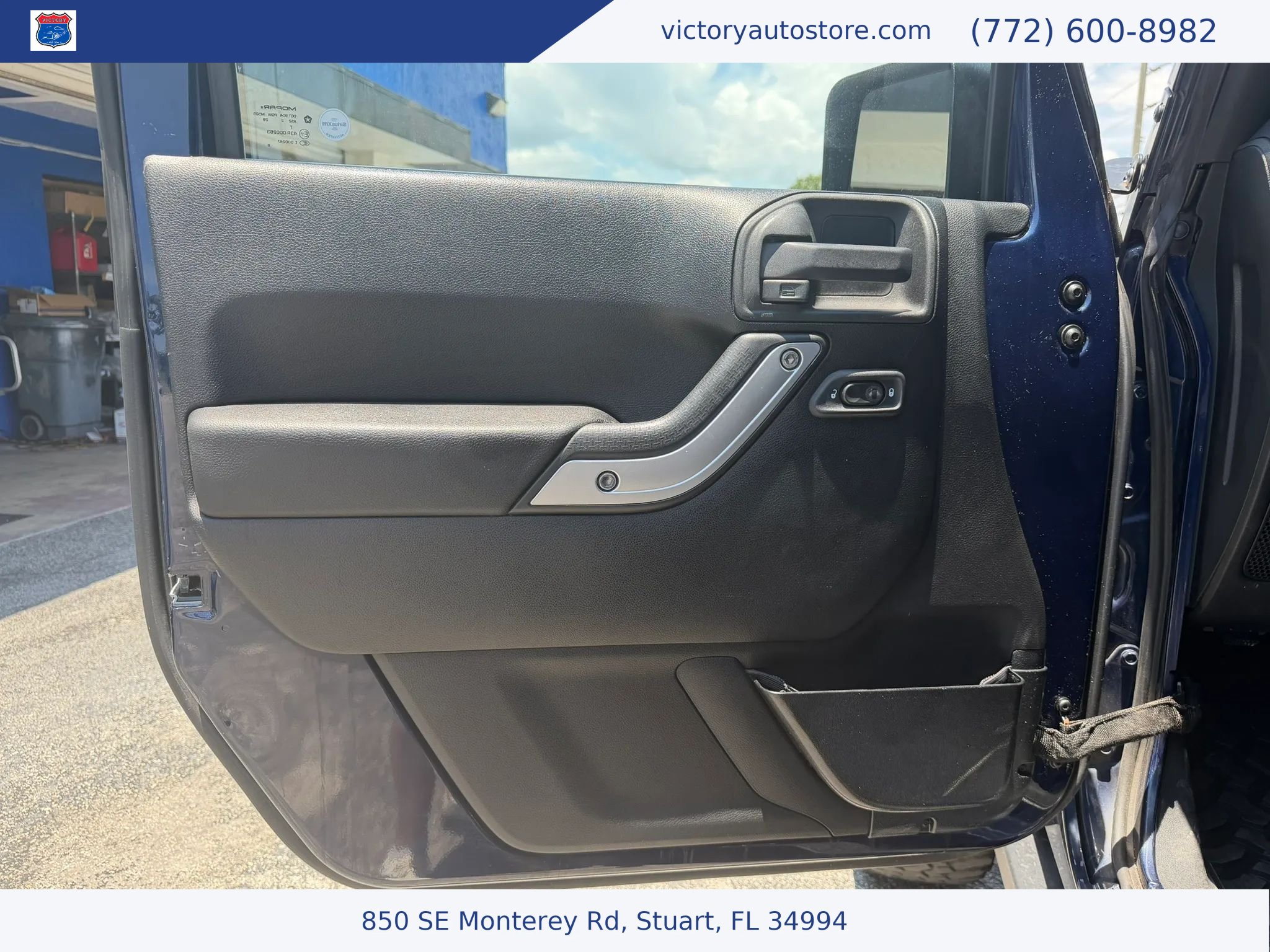 Used 2013 Jeep Wrangler Unlimited Rubicon w/ Connectivity Group AWD/4WD image 10
