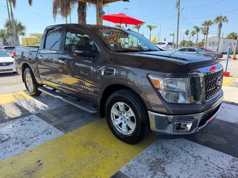 Used 2017 Nissan Titan SV RWD image 3