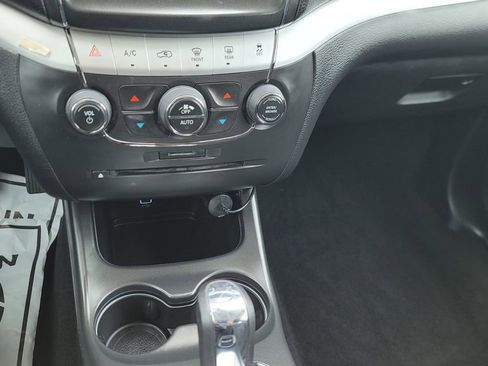 Used 2018 Dodge Journey SXT image 22