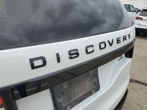 Used 2019 Land Rover Discovery HSE image 32