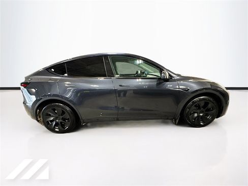 Used 2024 Tesla Model Y Long Range image 4