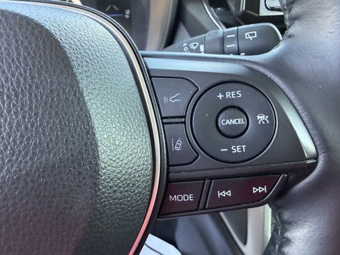 Used 2022 Toyota Corolla Cross LE AWD/4WD image 16