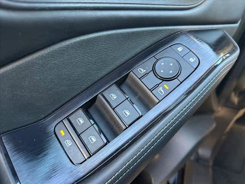 Used 2025 Nissan Rogue SV w/ SV Premium Package image 16