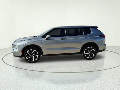 Used 2022 Mitsubishi Outlander SE AWD/4WD image 3