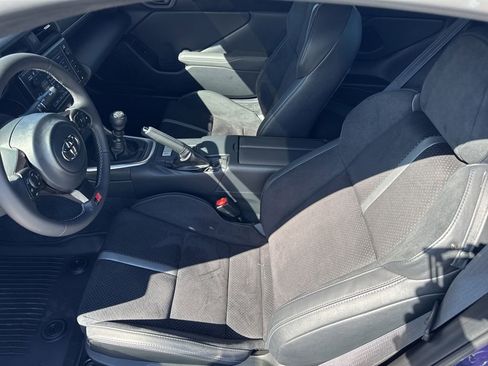 Used 2025 Toyota GR86 Premium image 10