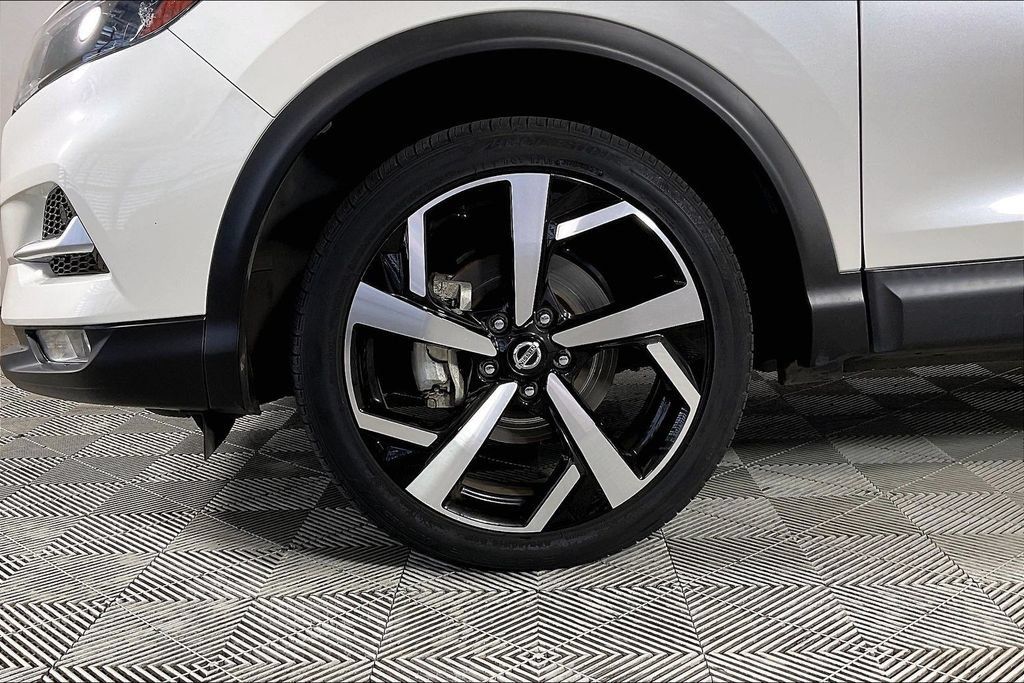 Used 2022 Nissan Rogue Sport SL w/ Premium Package FWD image 8
