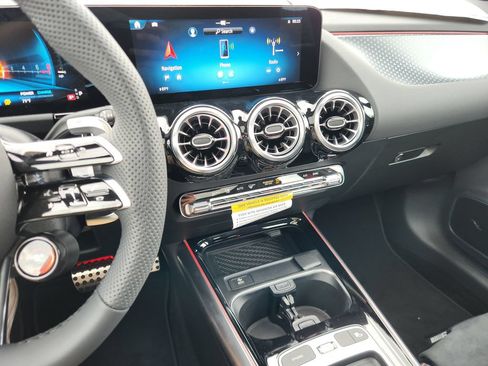 New 2026 Mercedes-Benz GLA 35 AMG 4MATIC image 32