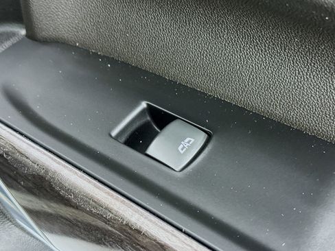 Used 2022 Chevrolet Silverado 1500 LTZ image 29