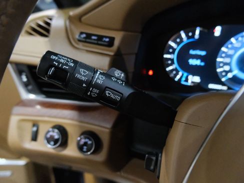 Used 2017 Cadillac Escalade Platinum image 42