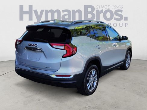 Used 2022 GMC Terrain SLT image 3
