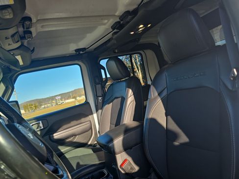 Used 2021 Jeep Gladiator Sport image 13