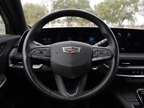 Certified 2025 Cadillac XT4 Premium Luxury image 10