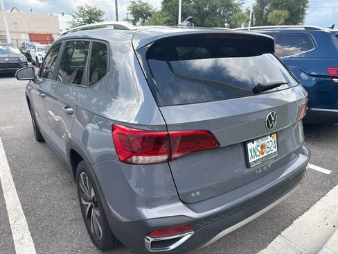 Used 2023 Volkswagen Taos SE w/ Panoramic Sunroof Package FWD image 7