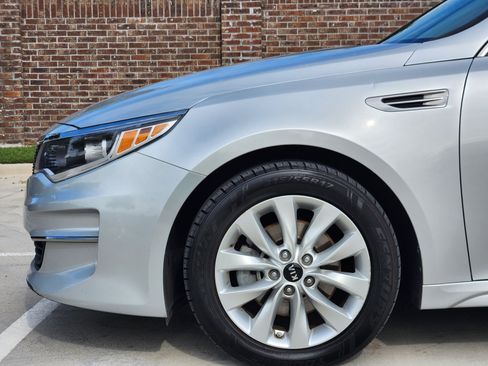 Used 2017 Kia Optima LX w/ Option Group 014 image 10