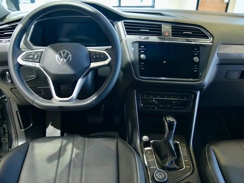 Used 2023 Volkswagen Tiguan SE image 12
