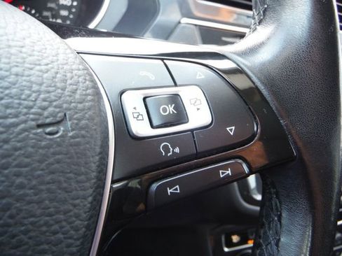 Used 2018 Volkswagen Tiguan SEL AWD/4WD image 37