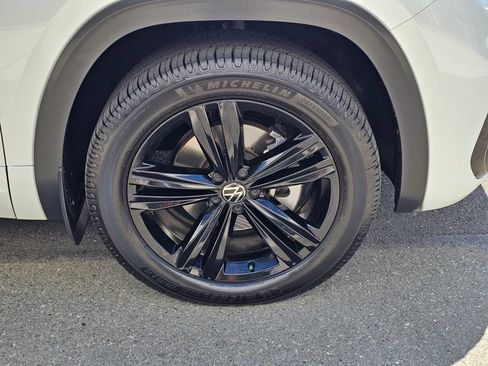 Used 2023 Volkswagen Atlas SEL R-Line AWD/4WD image 9