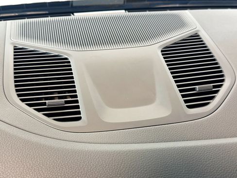 Used 2025 Porsche Cayenne image 30