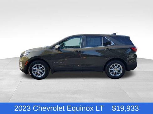 Used 2023 Chevrolet Equinox LT FWD image 2