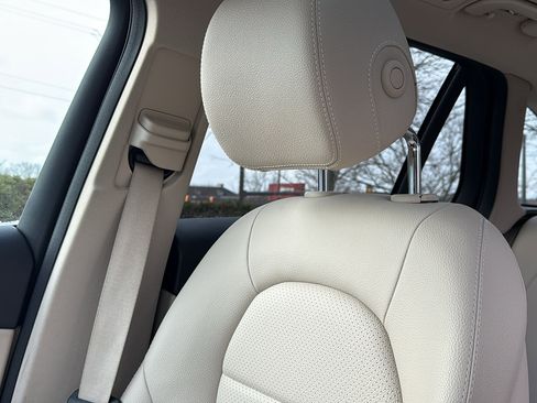 Used 2017 Mercedes-Benz GLC 300 4MATIC image 24