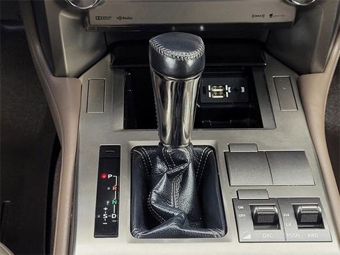 Used 2017 Lexus GX 460 image 24