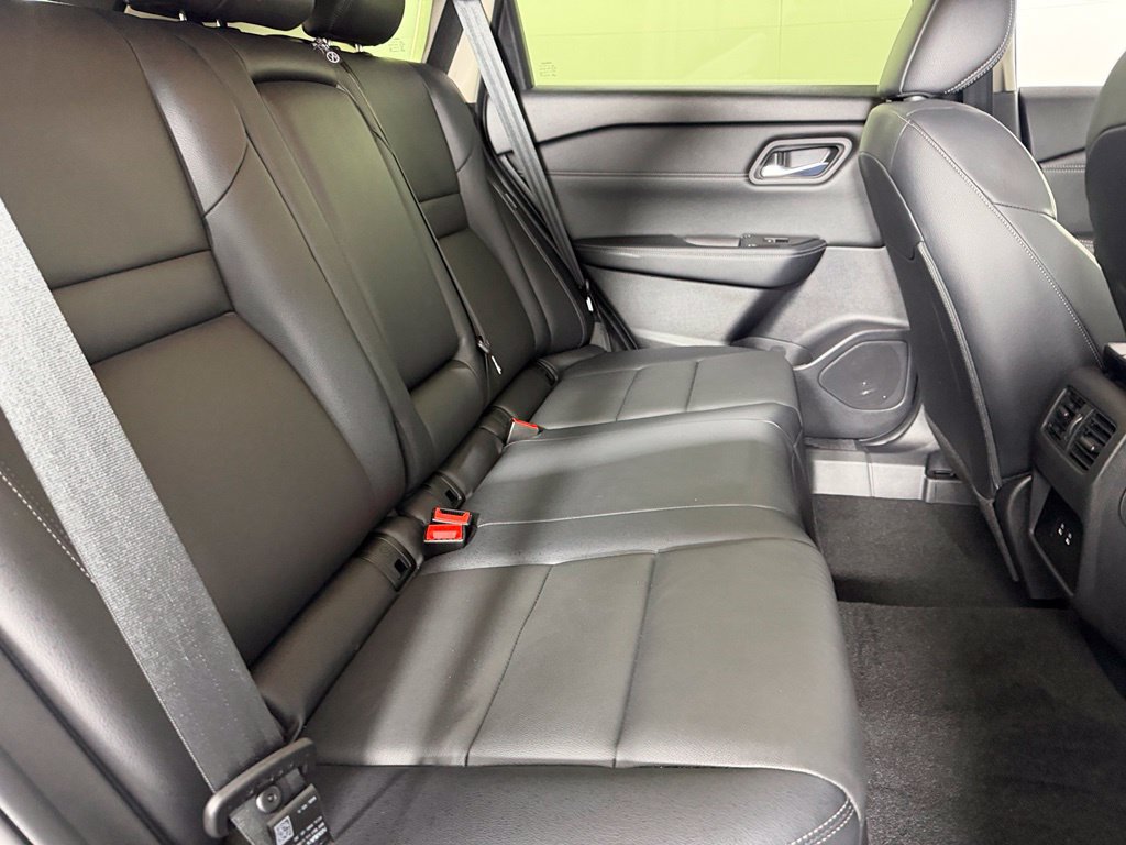 Used 2025 Nissan Rogue SL AWD/4WD image 29