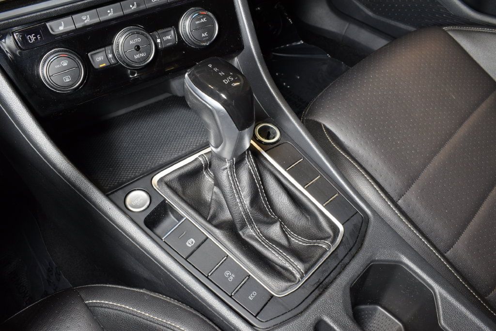 Used 2024 Volkswagen Jetta SE FWD image 25