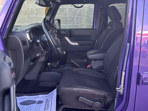 Used 2017 Jeep Wrangler Unlimited Sahara AWD/4WD image 5