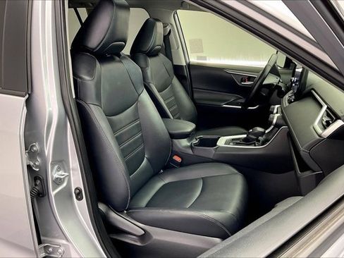Used 2023 Toyota RAV4 XLE Premium image 6