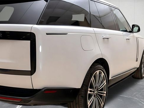 Used 2025 Land Rover Range Rover Autobiography image 15