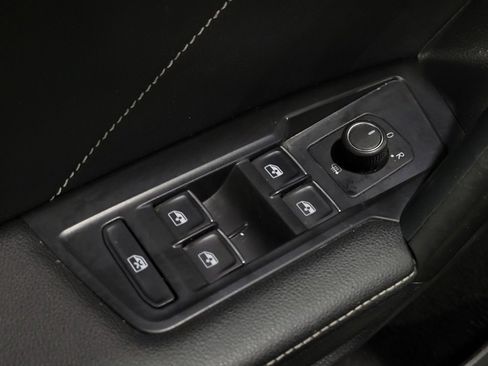 Used 2022 Volkswagen Tiguan SE w/ Panoramic Sunroof Package AWD/4WD image 27