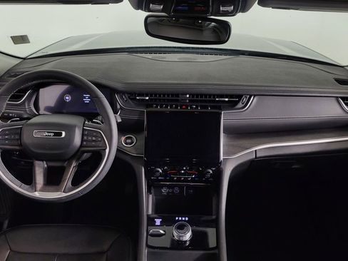 Used 2023 Jeep Grand Cherokee Limited image 38