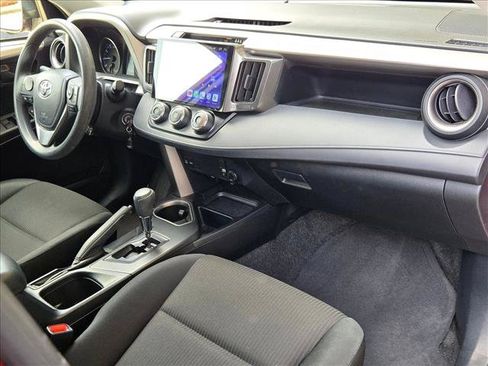 Used 2018 Toyota RAV4 LE FWD image 20