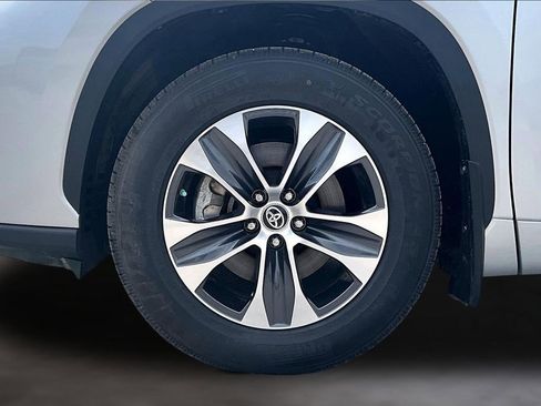 Used 2023 Toyota Highlander XLE image 34