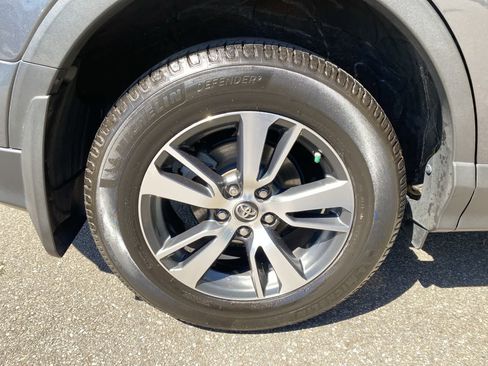 Used 2018 Toyota RAV4 XLE w/ Plus Extra Value Package AWD/4WD image 13