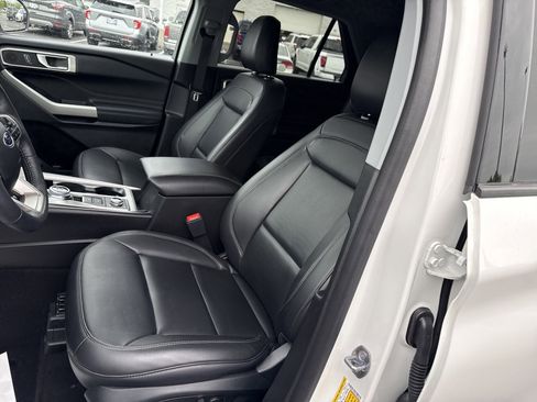 Certified 2024 Ford Explorer XLT w/ Equipment Group 202A AWD/4WD image 18