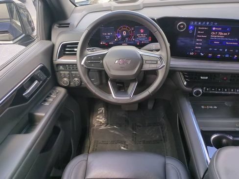 Used 2025 Chevrolet Suburban Z71 AWD/4WD image 19