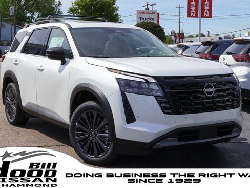 New 2026 Nissan Pathfinder SL image 1